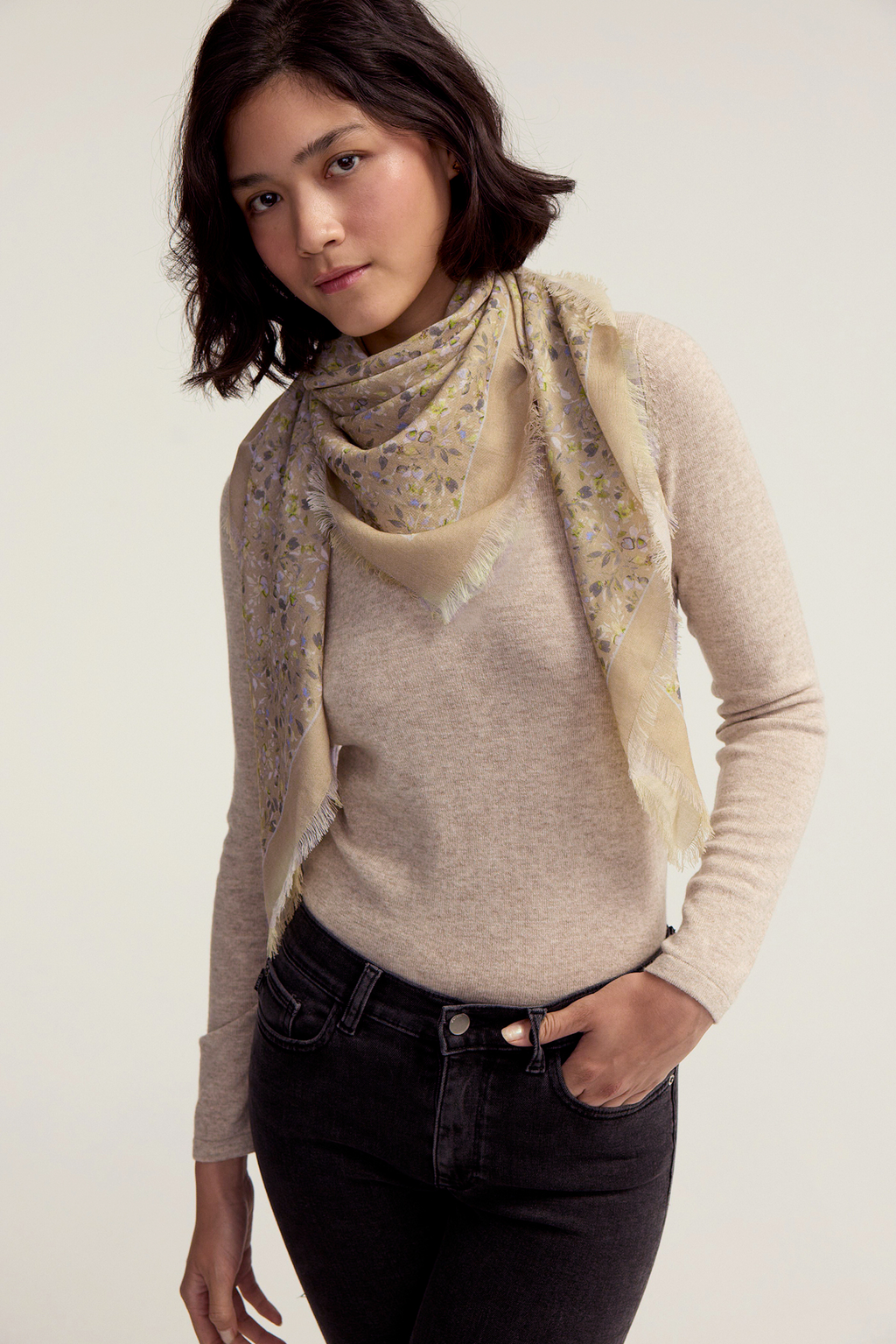 Merino Square Scarf - Beige Flores